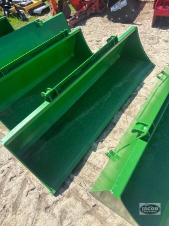 Unused 78inch John Deere quick tach material bucket