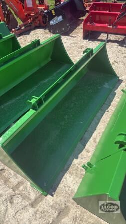 Unused 6ft John Deere quick tach material bucket