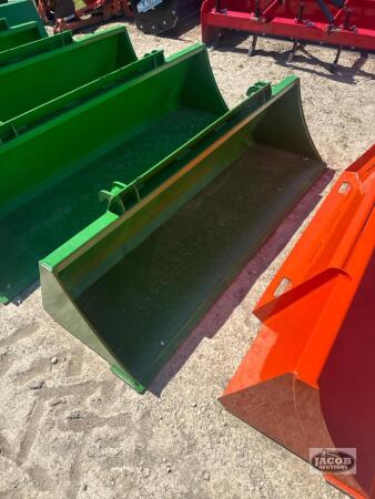 Unused 67inch John Deere quick tach material bucket