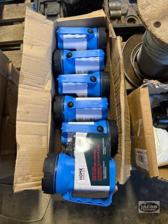 6 flash lights with battery&rsquo;s