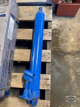 Long ram bottle jack