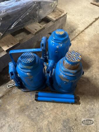 3 bottle jacks