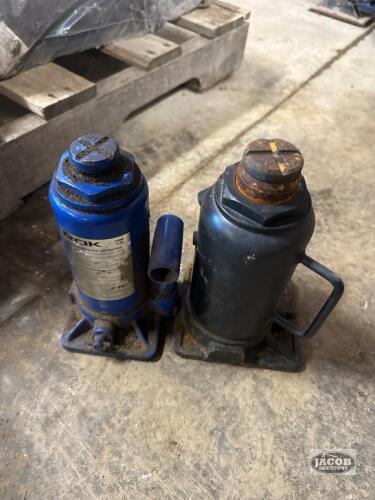 2 bottle jacks