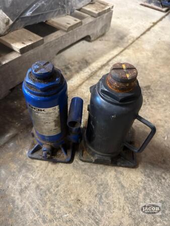 2 bottle jacks