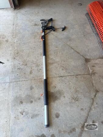 Tree branch trimmer