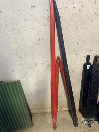 4 bale spears