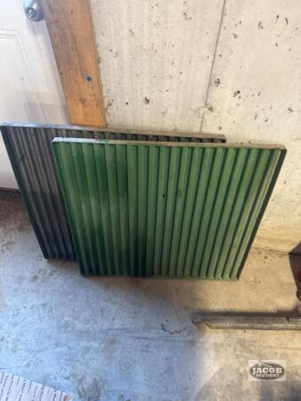 2 John Deere side screens