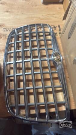 3 grills , headlights , window regulator