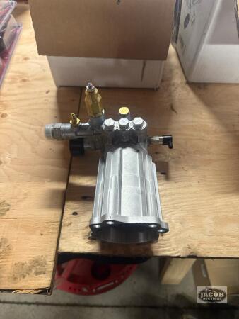 Pressure washer pump