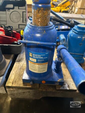 Bottle jack