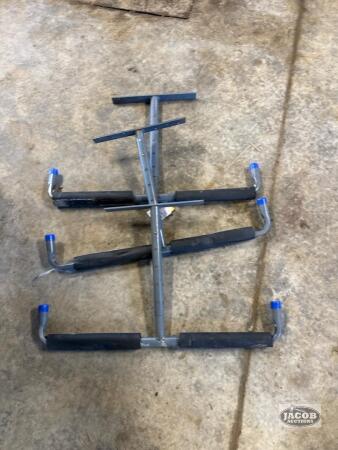 3 bench stands