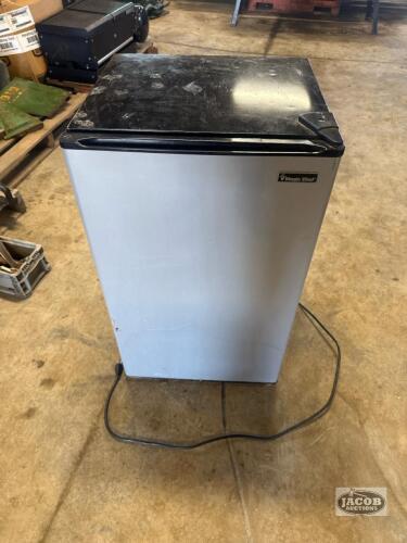Mini fridge