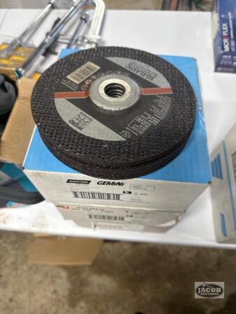 3 boxes of grinding disc