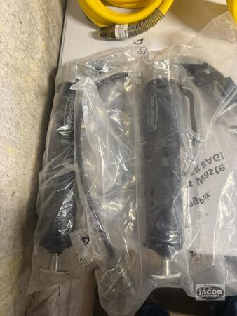 2 Grease guns