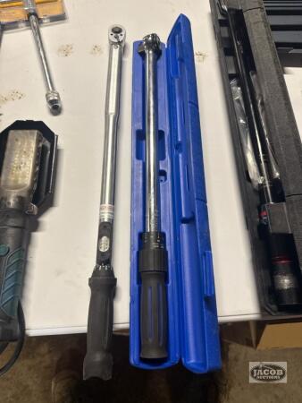 2 torque wrenches