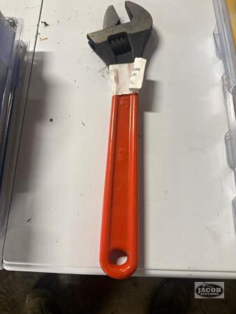 Adjustable wrench