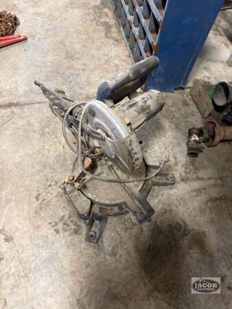Table top miter saw