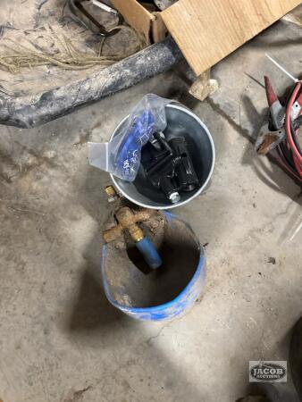 2 water bowls
