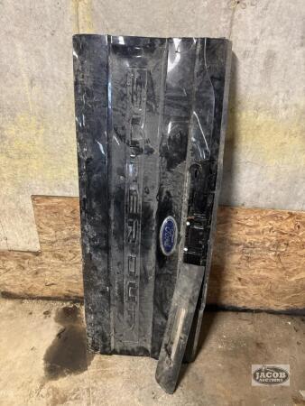 Ford tailgate