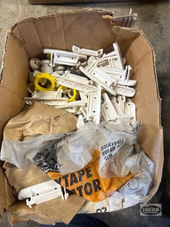 Box of fencing insulators