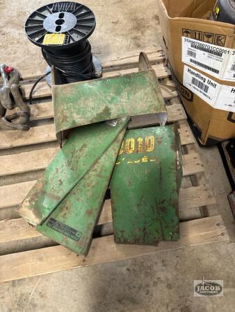 4 John Deere panels