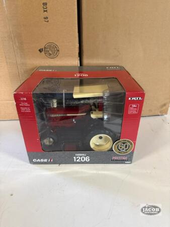 1/16 Farmall 1206