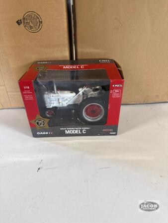 1/16 Farmall C