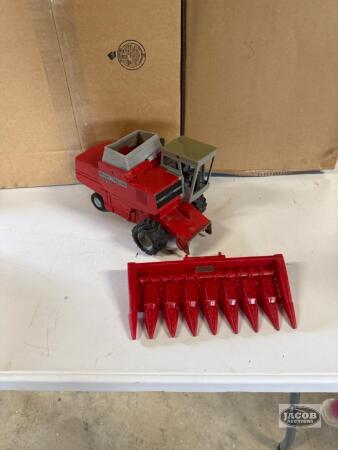 Massey Ferguson 850 combine