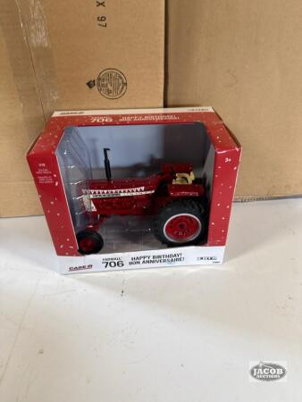 1/16 Farmall 706