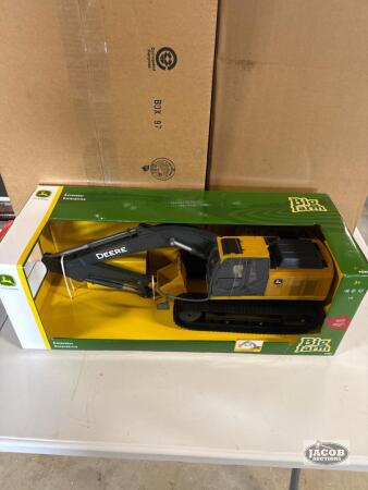 1/16 John Deere excavator