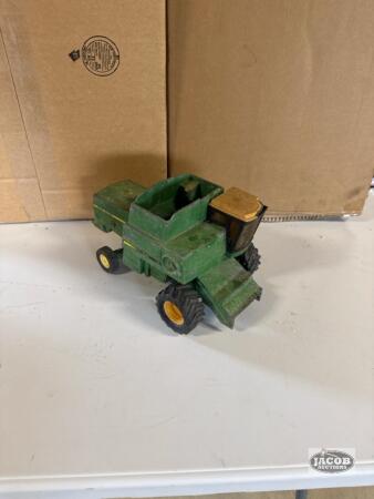 John Deere combine