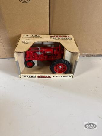 1/16 F20 Farmall