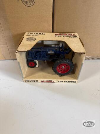 1/16 Farmall F-20