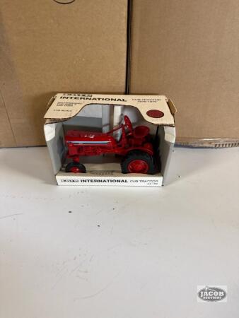 1/16 Farmall cub
