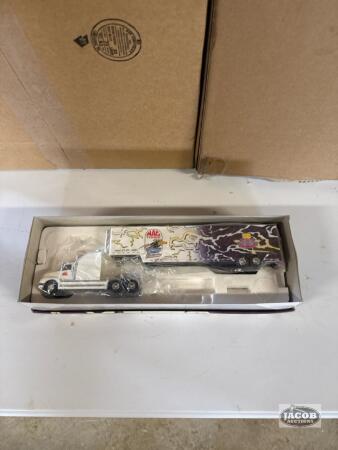 Mac tool truck