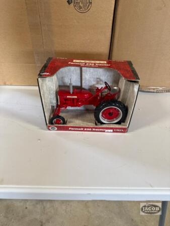 1/16 Farmall 230
