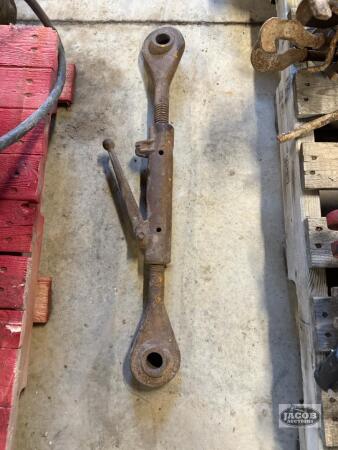 International 1466 top link