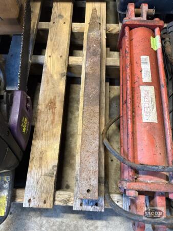 3 manure forks