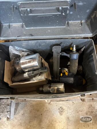 1 box of air tools