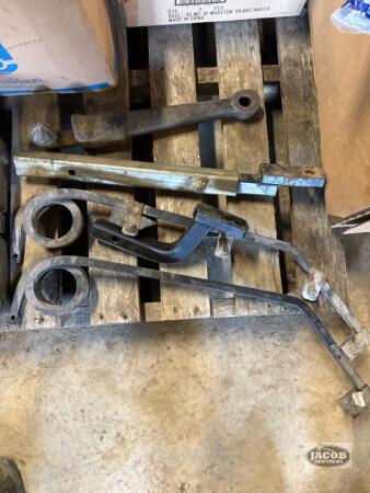 Lot of 5 hitch adapters
