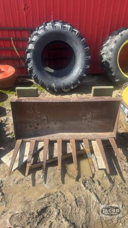 4.5ft John Deere quick tach manure fork