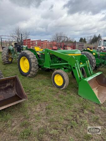 John Deere 1830 loader tractor