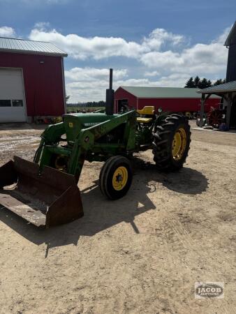 John Deere 1830 loader tractor