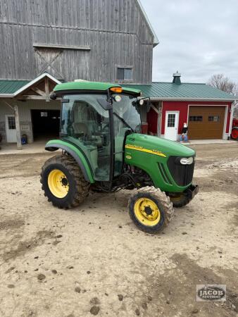 John Deere 3720 tractor 4x4