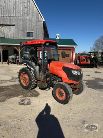 Kubota M7040 tractor 4x4