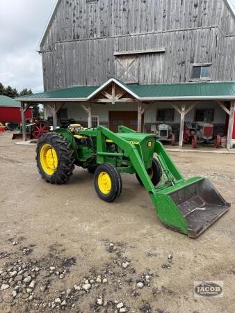 John Deere 920 loader tractor