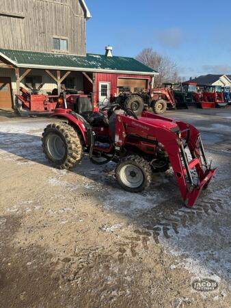 Mahindra 3016 loader tractor 4x4