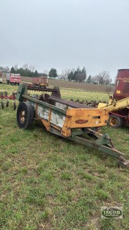 New idea 212 manure spreader 2 beater