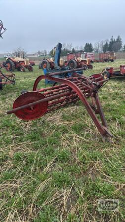 Massey Ferguson 6bar roll bar rake