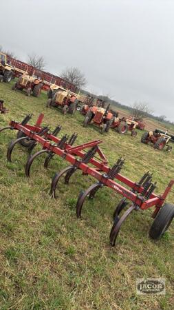 Case ih 5600 chisel plow , 11 shank